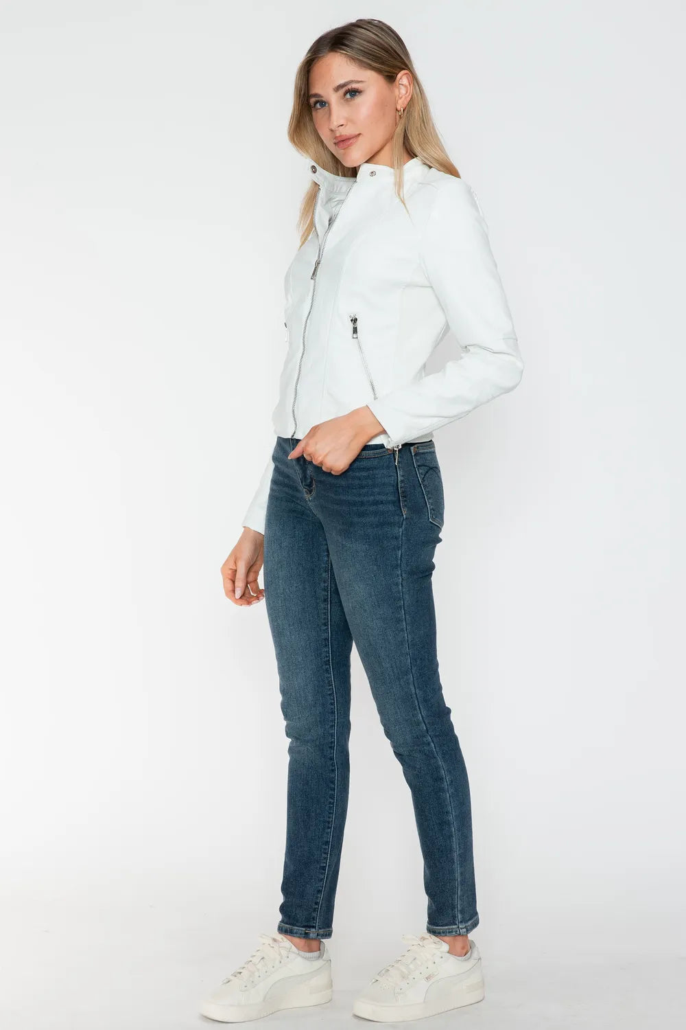 c21336bc-6cfa-47ec-97fe-17f5a10428e6-Max